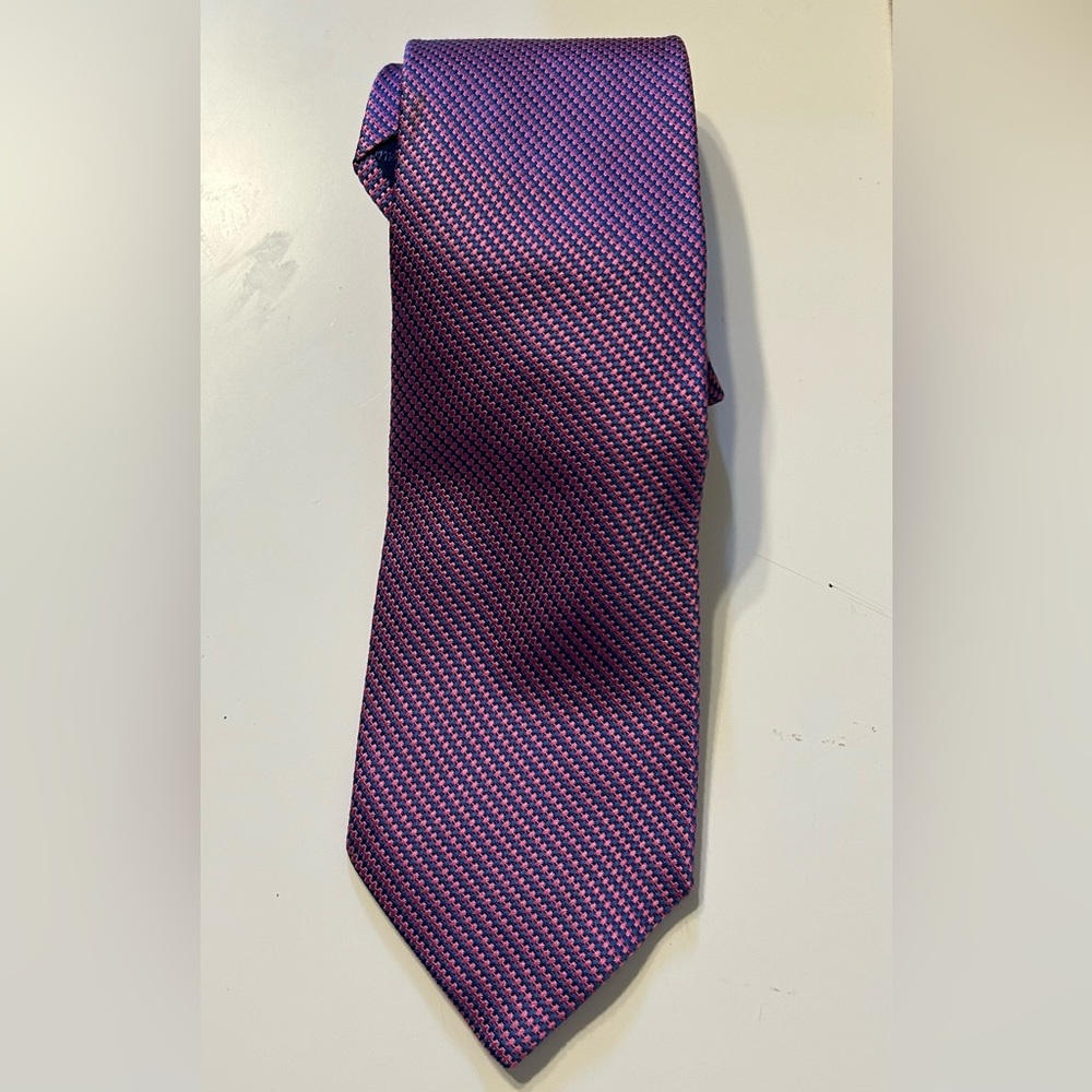Salvatore Ferragamo. Great condition, 3.5 width. Elegant look and color scheme